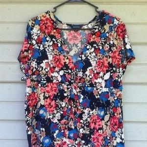 Woman's Floral Shirt Size XXL (20) Plus Size